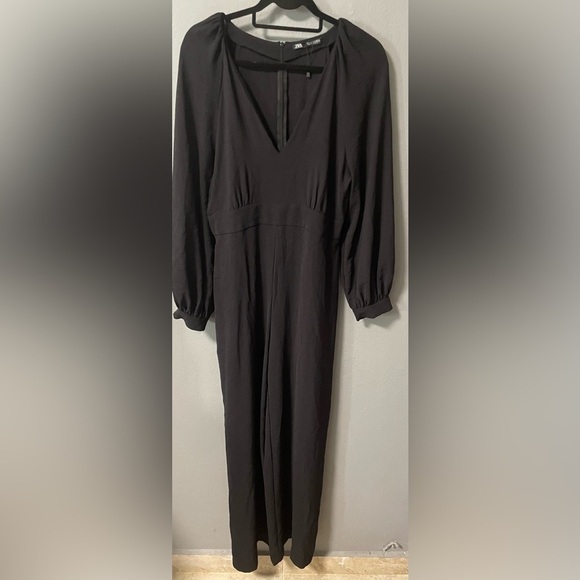 NWOT Zara belted wide leg jumpsuit in black. Size Large - Picture 4 of 12